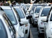 Протестующие таксисты ввергли аэропорт Рима в хаос